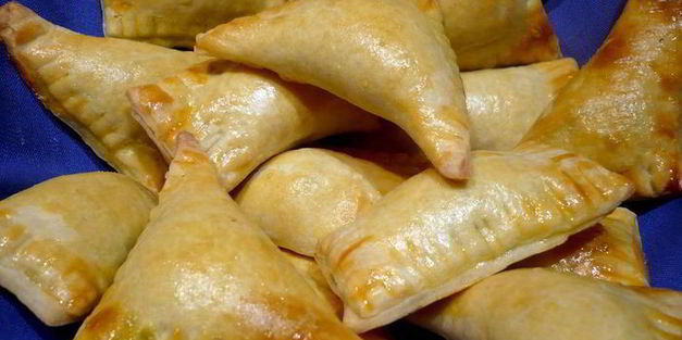 булочки из слоеного теста с песто из руколы и кешью