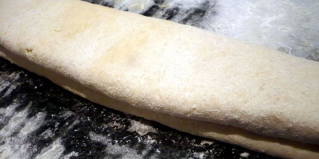 булочки из слоеного теста с песто из руколы и кешью