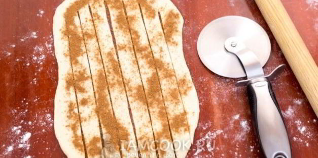 булочки-плетенки с корицей