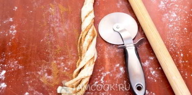 булочки-плетенки с корицей