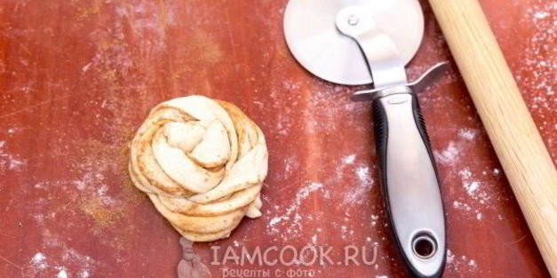 булочки-плетенки с корицей