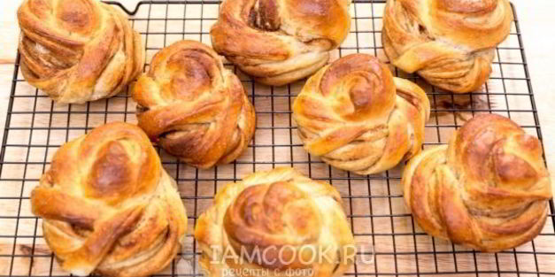 булочки-плетенки с корицей