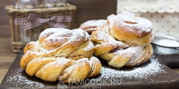 булочки-плетенки с корицей