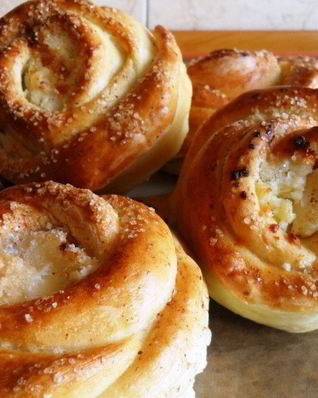 Булочки-розочки с творогом
