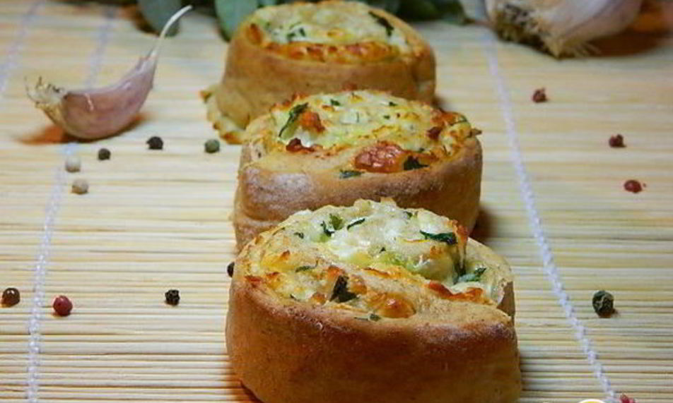 Рецепт булочки с брынзой ароматные