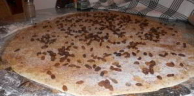 булочки с корицей и изюмом