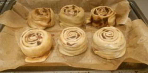 булочки с корицей и изюмом