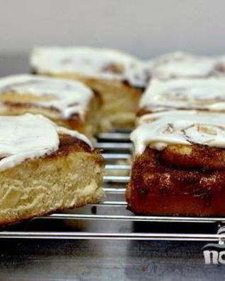 Булочки с корицей и сливочной глазурью