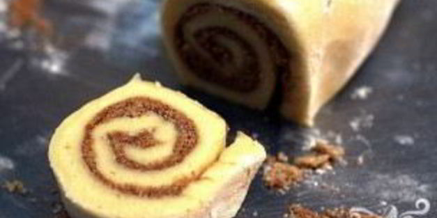 булочки с корицей и сливочной глазурью