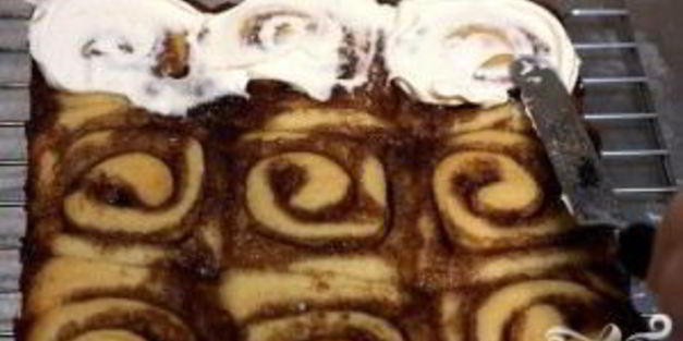 булочки с корицей и сливочной глазурью