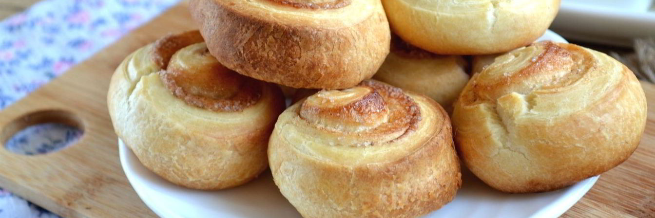 Булочки с корицей из слоеного теста
