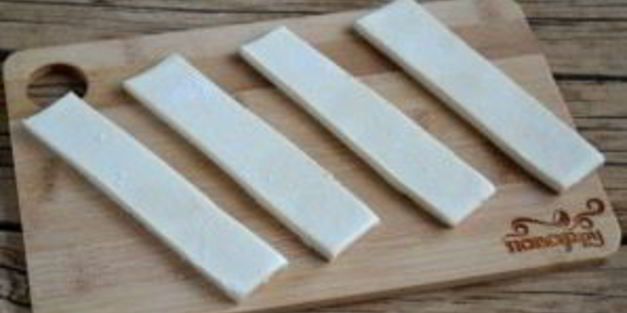 булочки с корицей из слоеного теста