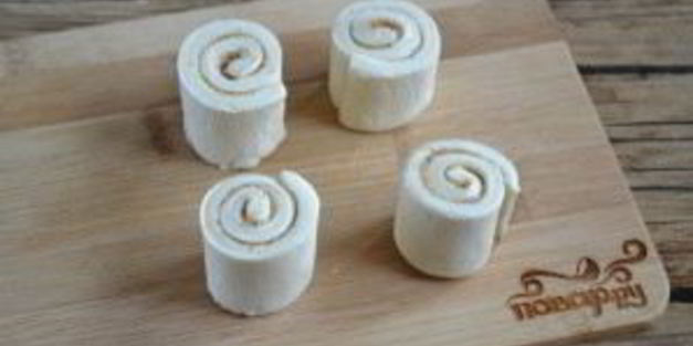 булочки с корицей из слоеного теста