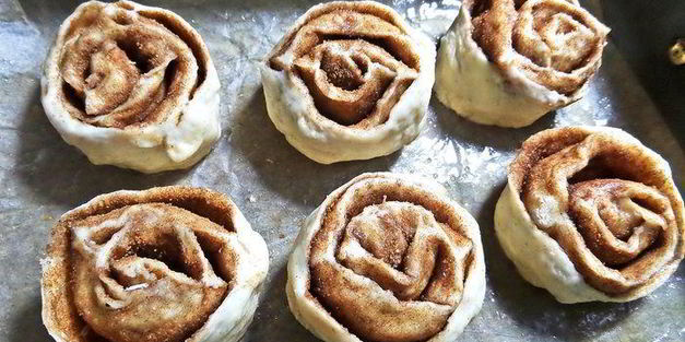 булочки с корицей на сыворотке