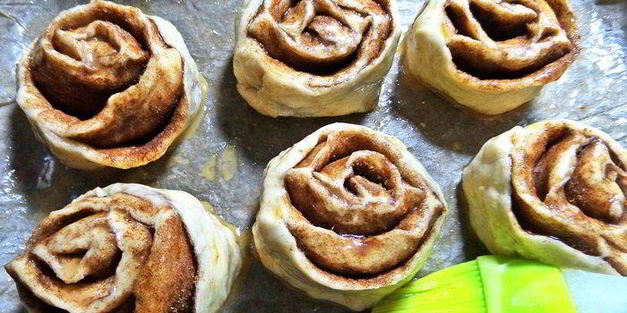 булочки с корицей на сыворотке