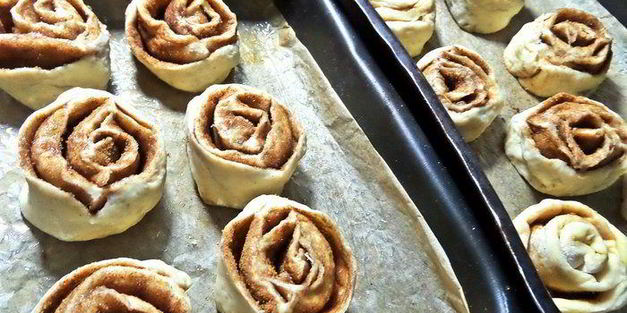 булочки с корицей на сыворотке