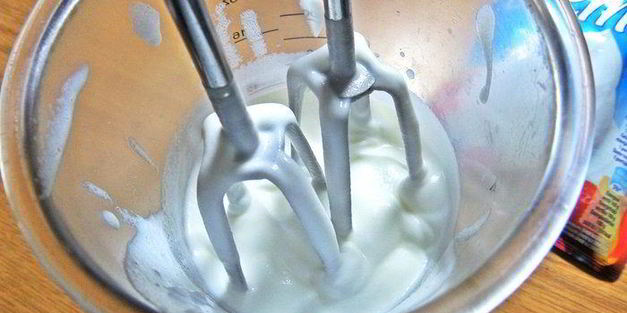 булочки с корицей на сыворотке