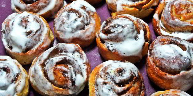 булочки с корицей на сыворотке