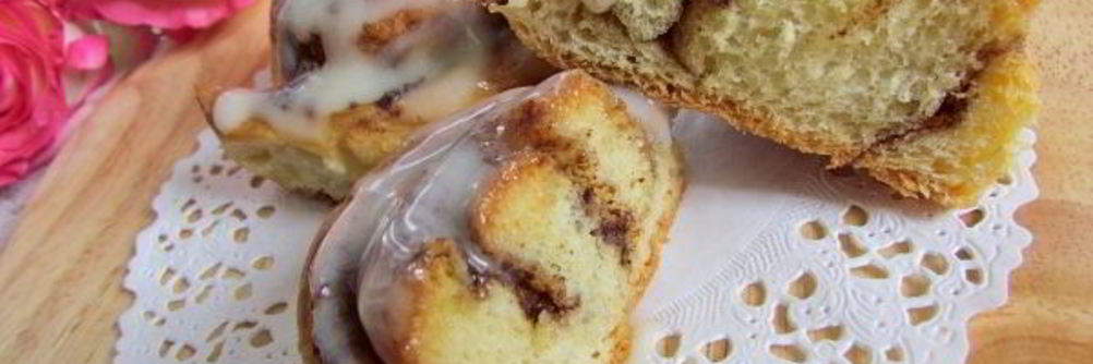 Булочки с корицей в нежной глазури