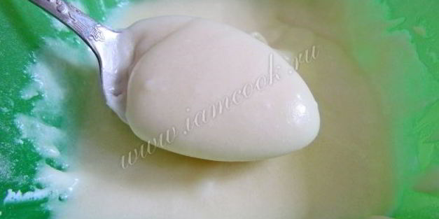 булочки с корицей в нежной глазури