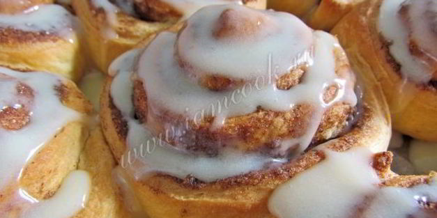 булочки с корицей в нежной глазури