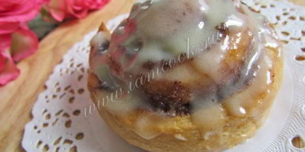 булочки с корицей в нежной глазури