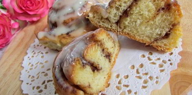 булочки с корицей в нежной глазури