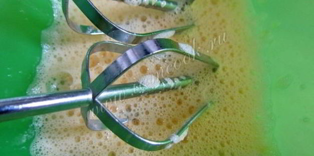 булочки с корицей в нежной глазури