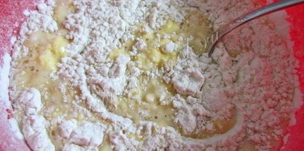 булочки с корицей в нежной глазури