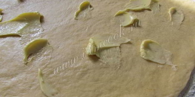 булочки с корицей в нежной глазури