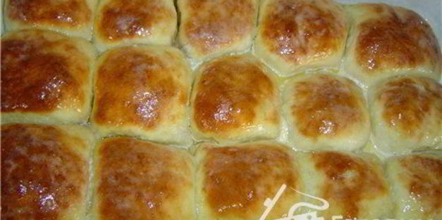 булочки с наполнителем, запеченные в сливках