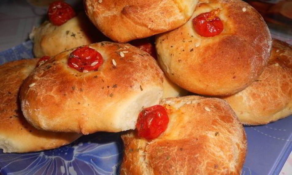 Рецепт булочки с помидорками черри