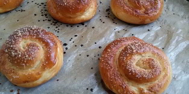 булочки с сахарной посыпкой