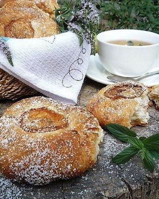 Булочки с яблоками, грушей и пряностями