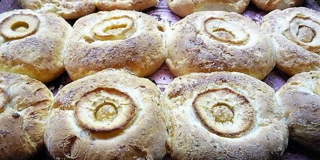 булочки с яблоками, грушей и пряностями