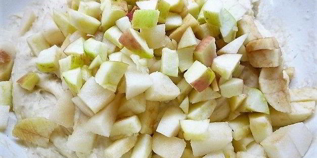 булочки с яблоками, грушей и пряностями