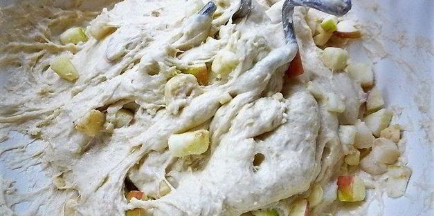 булочки с яблоками, грушей и пряностями