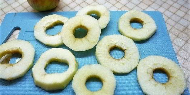 булочки с яблоками, грушей и пряностями