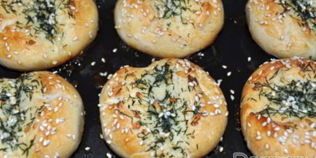 чесночные булочки с кунжутом
