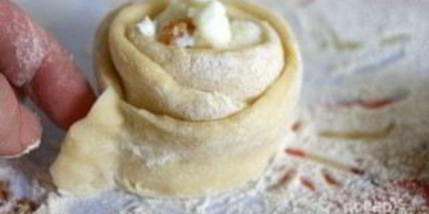 дрожжевые булочки-рулетики с творогом