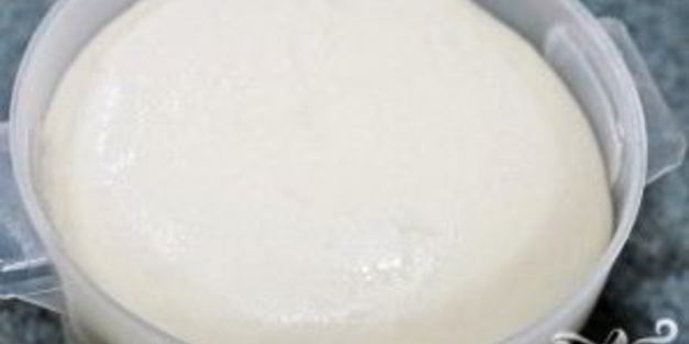 дрожжевые булочки с кунжутом