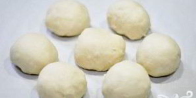 дрожжевые булочки с кунжутом