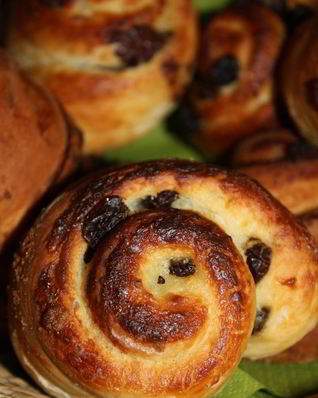 Французские булочки с изюмом