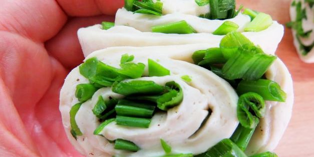 китайские паровые булочки с зеленым луком