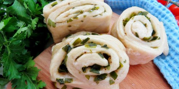 китайские паровые булочки с зеленым луком