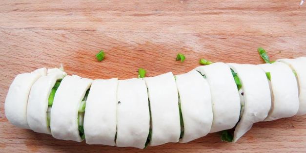 китайские паровые булочки с зеленым луком