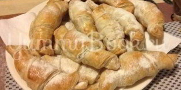 круассаны с шоколадом и апельсиновой цедрой