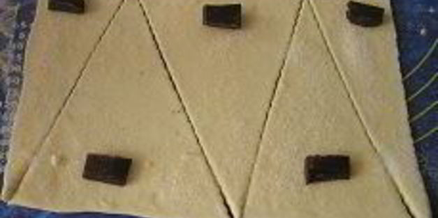 круассаны с земляникой, ежевикой и шоколадом