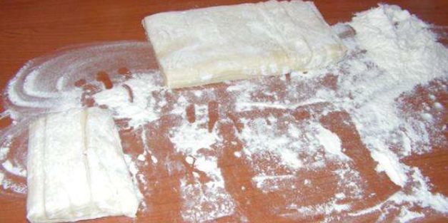 плюшки из слоеного теста