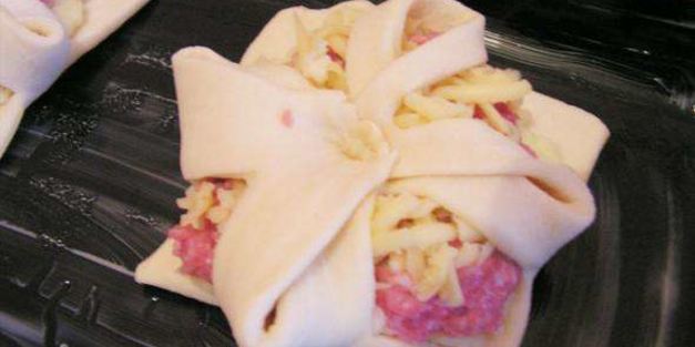 плюшки из слоеного теста